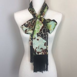 Vintage scarf with black fringe detail in ends